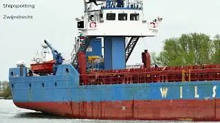 WILSON MAAS on the river Oude Maas
