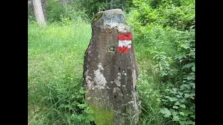 Lochstein am Wegesrand...