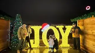 See the Shipyards Christmas Night Market to buy hotdogs and hot chocolate and hot wine! 