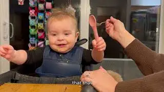 11-месячный малыш пробует домашний суп из брокколи и чеддера! (Самая милая на свете!!)