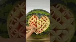 draw a drawing on a watermelon with a knife /crazy smart ideas /#craft #watermelon #shorts