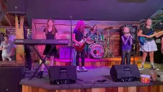 Creep-Radiohead Cover by UV5 (8-13yo) #radioheadcreep #livemusic #allgirls