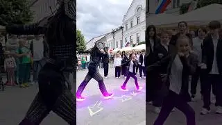 TEACHING SHUFFLE ⭐️ LITTLE GIRL DANCING 😱🔥🔥 TUZELITY NEON MODE !! 😎