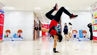 ONE ARM HANDSTAND TUTORIAL | Le Pham The Vu after his master's degree at UEF