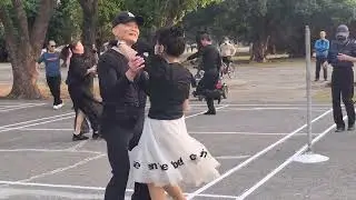在衛武營羽毛球場樂團假日有跳舞真熱鬧洪朝景攝影 2026年1月11日