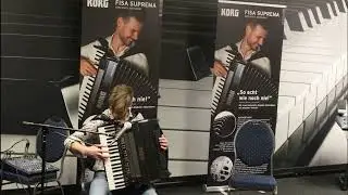 Korg Suprema Fisa demonstratie bij Muziekhuis Da Capo (Deel 2)