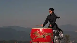 Beautiful Chinese Girl Performs Chinese Drum ~~~山川鼓语