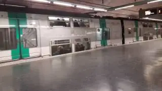 [ RER A ] D&eacute;part d'un MI09 QHOM en Gare de Nation