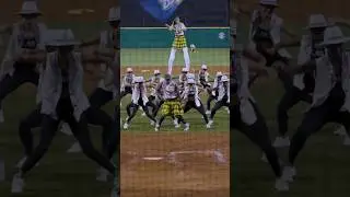 Savannah Bananas and LSU Dance Team Perform &ldquo;Smooth Criminal&rdquo; #shorts#baseball#bananaball#dance