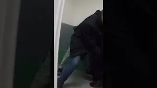 Un OQTF craque compl&egrave;tement en apprenant son expulsion...
