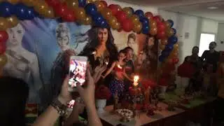 Cantando Parabéns no Aniversário da Sofia com seus amigos - 16:20