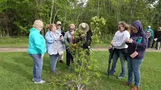 Texas Master Gardener trainees use Clear Creek Nature Center for native plant lesson