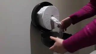Comment changer le papier SmartOne dans un distributeur Tork ?