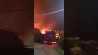 Noi imagini cu incendiul violent de la fabrica de saltele din Urlați