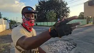 Таксисты латают выбоины на дороге Ред-Хиллз