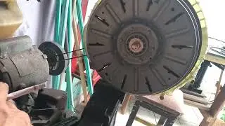 Motor de lava e seca. Qual é a energia  máxima que ele fornecer? [ j f ]