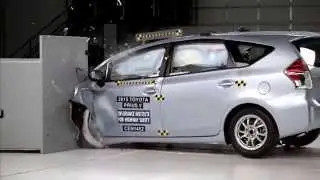 2015-2017 Toyota Prius V IIHS Small-Overlap Crash Test