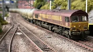 Bachmann Class 66 with Hornby VEE cement tankers