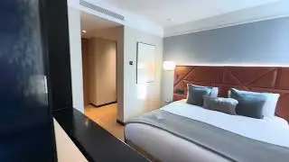 #Spain 🇪🇸 #Barcelona Kimpton Vividora Hotel | One King Premium with balcony | room 405 | room tour.