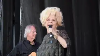 Brenda Lee- I'm Sorry- Viva Las Vegas Weekender