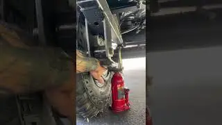 How to jack up an RV #rvtips #rvaccessories #rvparts #rvtechnician #diy #rvliving #rv #rvlifestyle