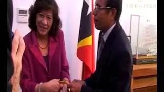 Prezidente Republika Taur Matan Ruak simu Dra.Noeleen Hayzer