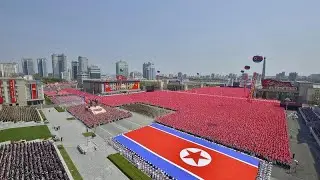 Katonai par&aacute;d&eacute; n&eacute;lk&uuml;l &uuml;nnepelte &Eacute;szak-Korea Kim Ir Szen sz&uuml;let&eacute;snapj&aacute;t