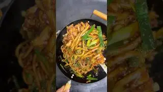 Stir Fried Udon with Chicken & Broccoli Quick meal for the fam 😋 #foodvlog #quickrecipe #udon