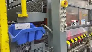 Uniloy Model 350 R4 (6) Head Reciprocating Screw Blow Molding Machine