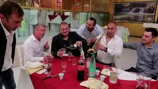 La un vin cu prietenii | Video Foto Petru Ursache