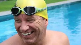 Aus der Nachbarschaft: Stundenlang durch die Finsternis schwimmen