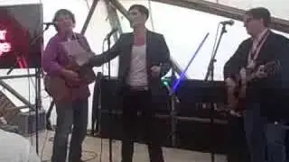 Squeeze with Dan Gillespie Sells from The Feeling