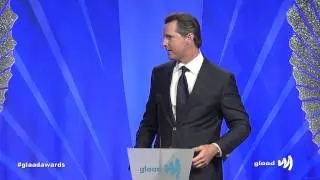 Jennifer Siebel Newsom presents award to Lt. Gov. Gavin Newsom at #glaadawards