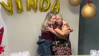 Reencontro com a família após 27 anos morando em outro país. 