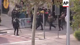 Police baton charges, arrests, at Barcelona protets