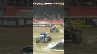 Velociraptor V. Max-D #monsterjam #monstertruck #velociraptor #speed #power #rumble #detroit