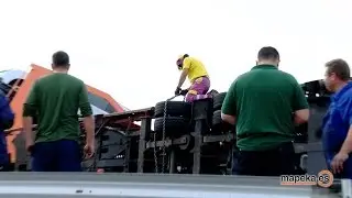 Rescate de camión portacoches volcado por accidente en la autovía A7. En acción Grúas La Variante