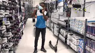 A nice bag to carry your scooter at the back #decathlon #scooter