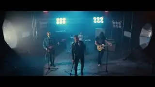 Tarque - Escapa del amor (Videoclip Oficial)