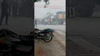 ओवरलोडिंग का खतरनाक नतीजा! ⚠️ #accident #trucklife @itsutkarshvlogs9