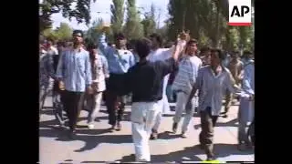 India - Funeral procession ends in violence