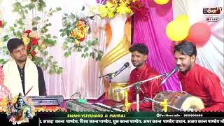 Abhay ji ke dwara Bhagwan Shyam Sundar ke charanon mein Sundar Si hajari 