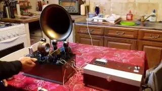 Ecoute d' un poste de radio à batteries de 1926 en Grandes Ondes.