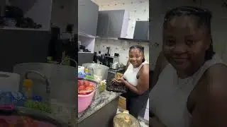 How I cook my chicken and oven dry #viral #food #kitchen #shorts #viralvideos #chicken #fyp #foryou