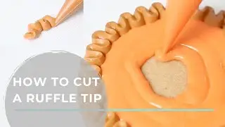 MAKE RUFFLES WITH A TIPLESS BAG | Beginner Fall Cookies