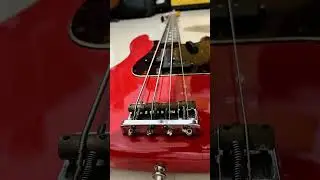 Dijual Squier Classic Vibe Precision Bass 60s Fiesta Red Tahun 2012 #squier #squierguitars