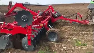 UNIA Ares XL 7.5 - дисковая борона в работе на каменистом поле
