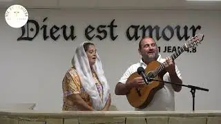 Isaac et son Épouse Interprètent 'Je Sais Qu'un Jour Mes Yeux Verront Jésus' - Vie et Lumière