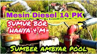 Petani MENGGUNAKAN MESIN DIESEL 14 PK MENGAIRI LAHAN PERTANIAN YANG AKAN DIBAJAK TRAKTOR