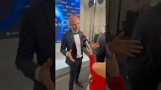 На церемонии TopHit Music Awards, успел дать интервью, надеюсь вы меня увидели? 😜 #muztv #musicbox